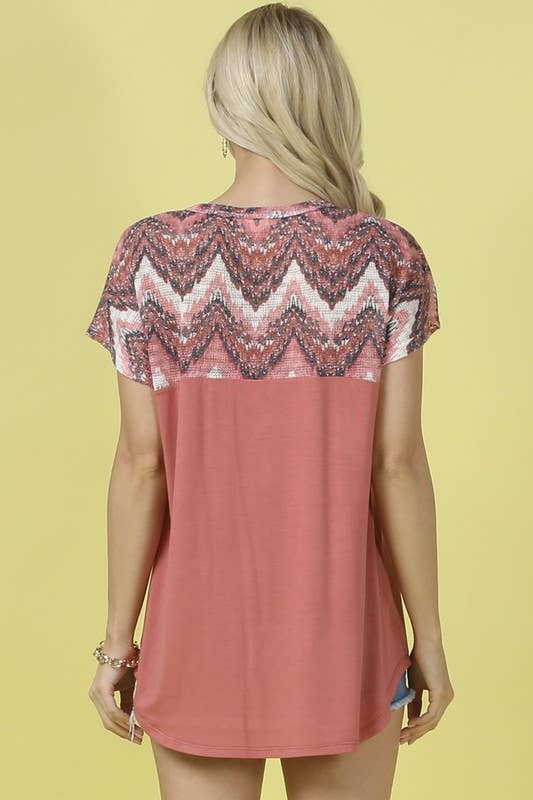 SHIRLY CHEVRON KNIT COLOR BLOCK TOP: NAVY