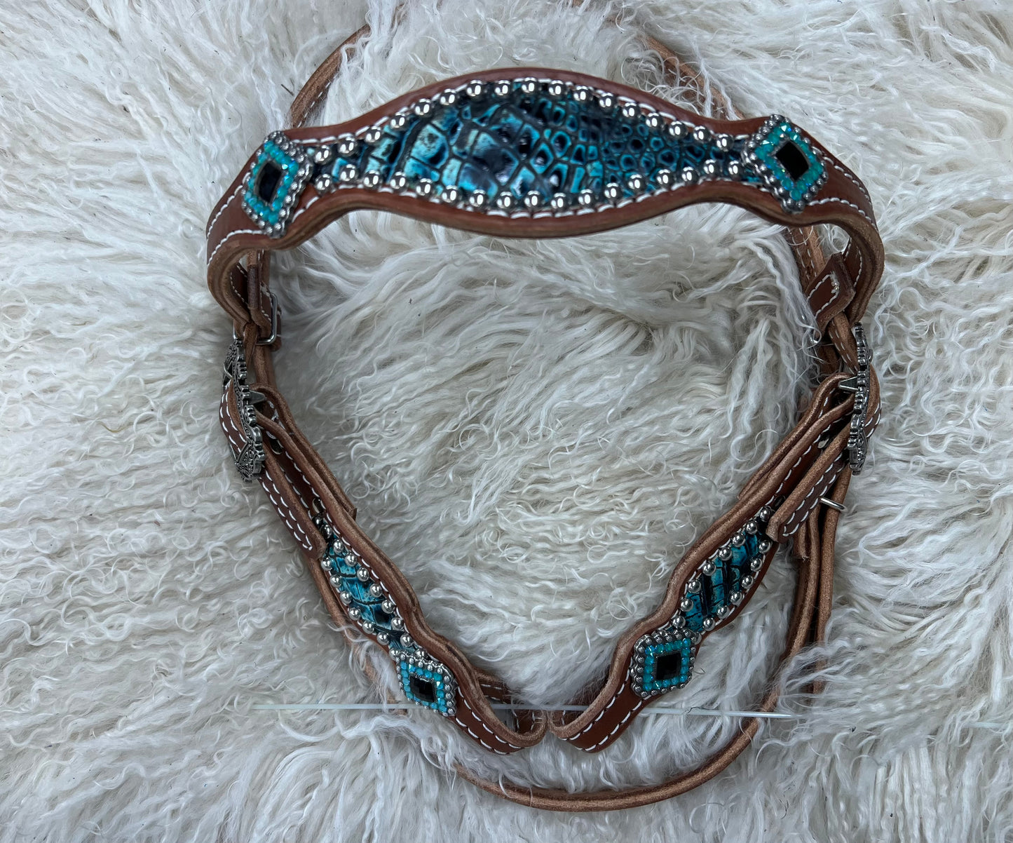 Sea turquoise gator  on medium leather