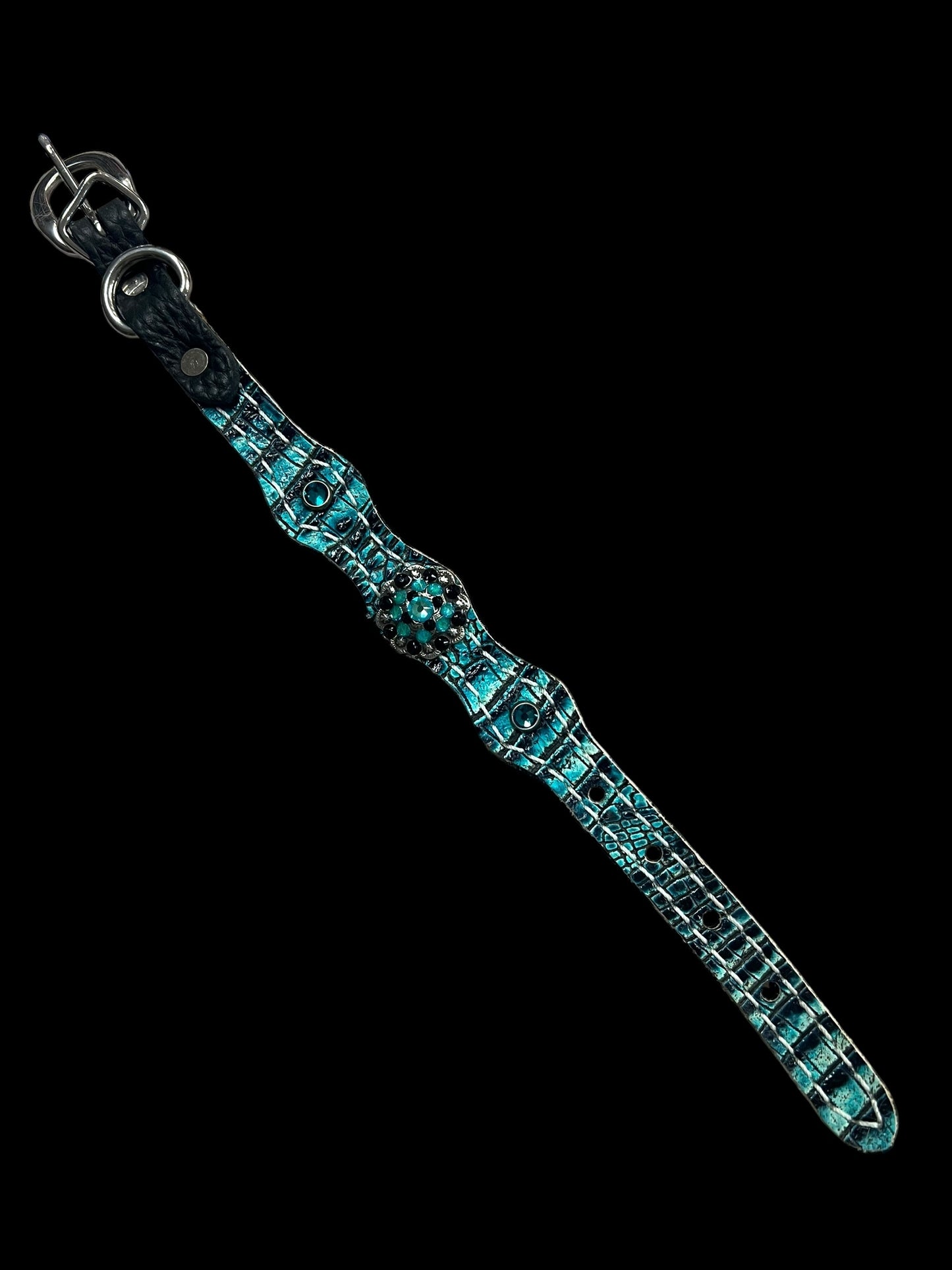 Sea turquoise gator  on medium leather