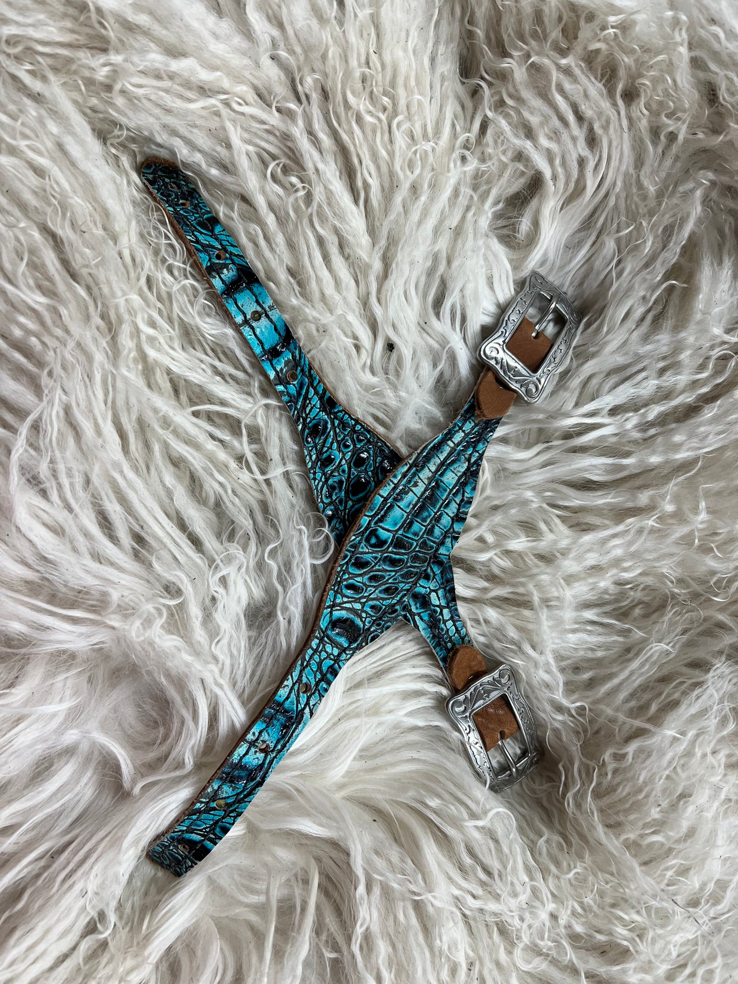 Sea turquoise gator  on medium leather