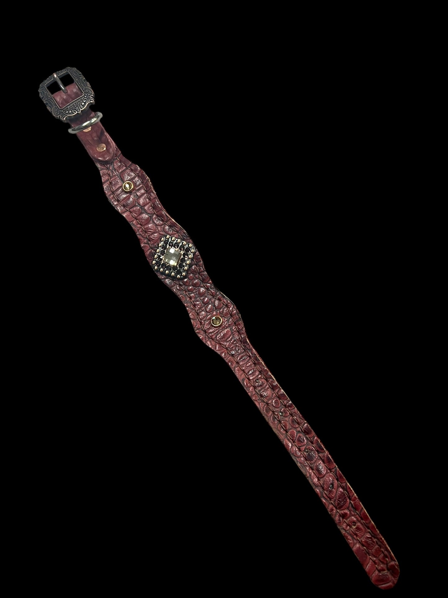 Wine gator on dark leather