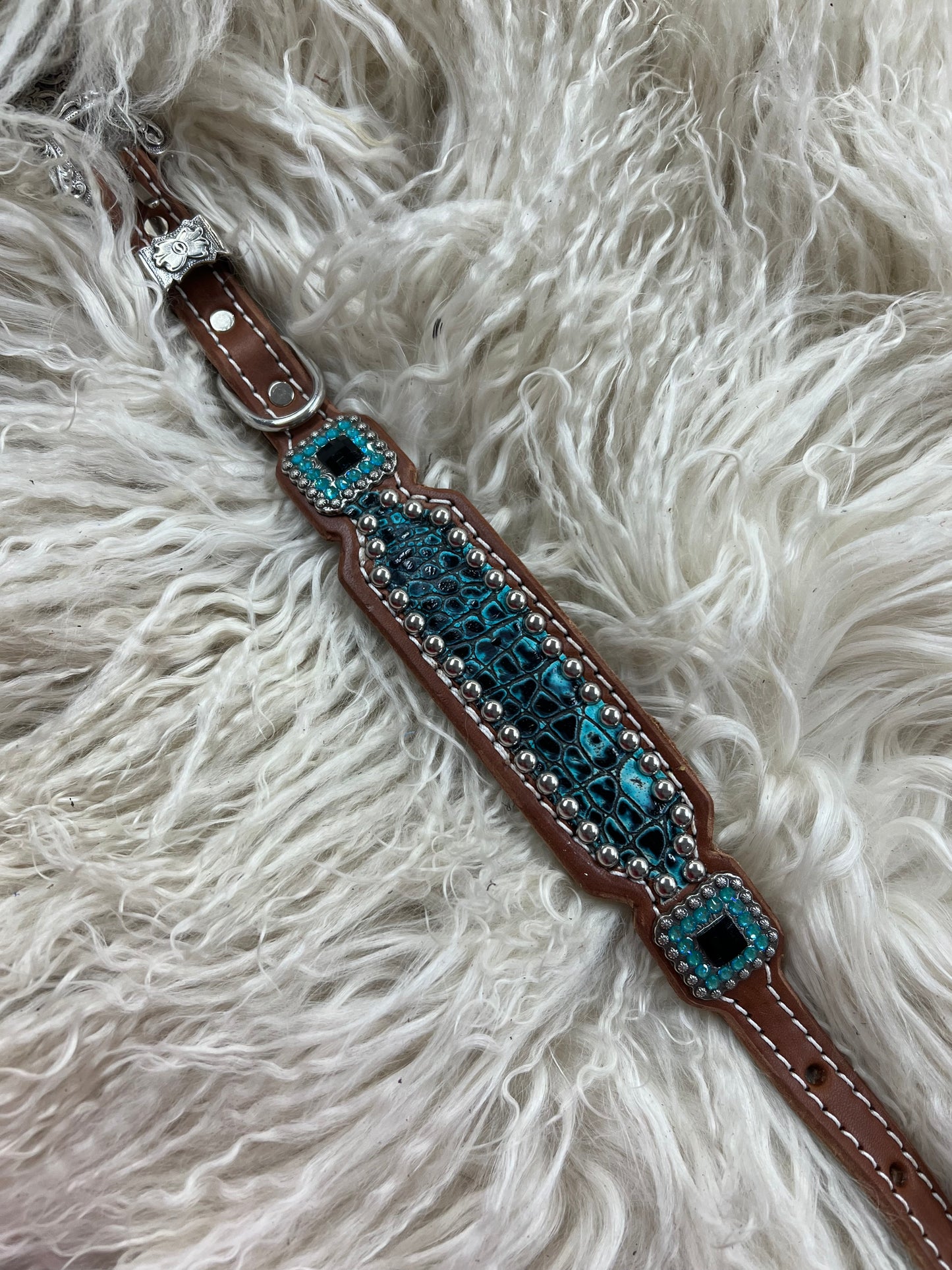 Sea turquoise gator  on medium leather