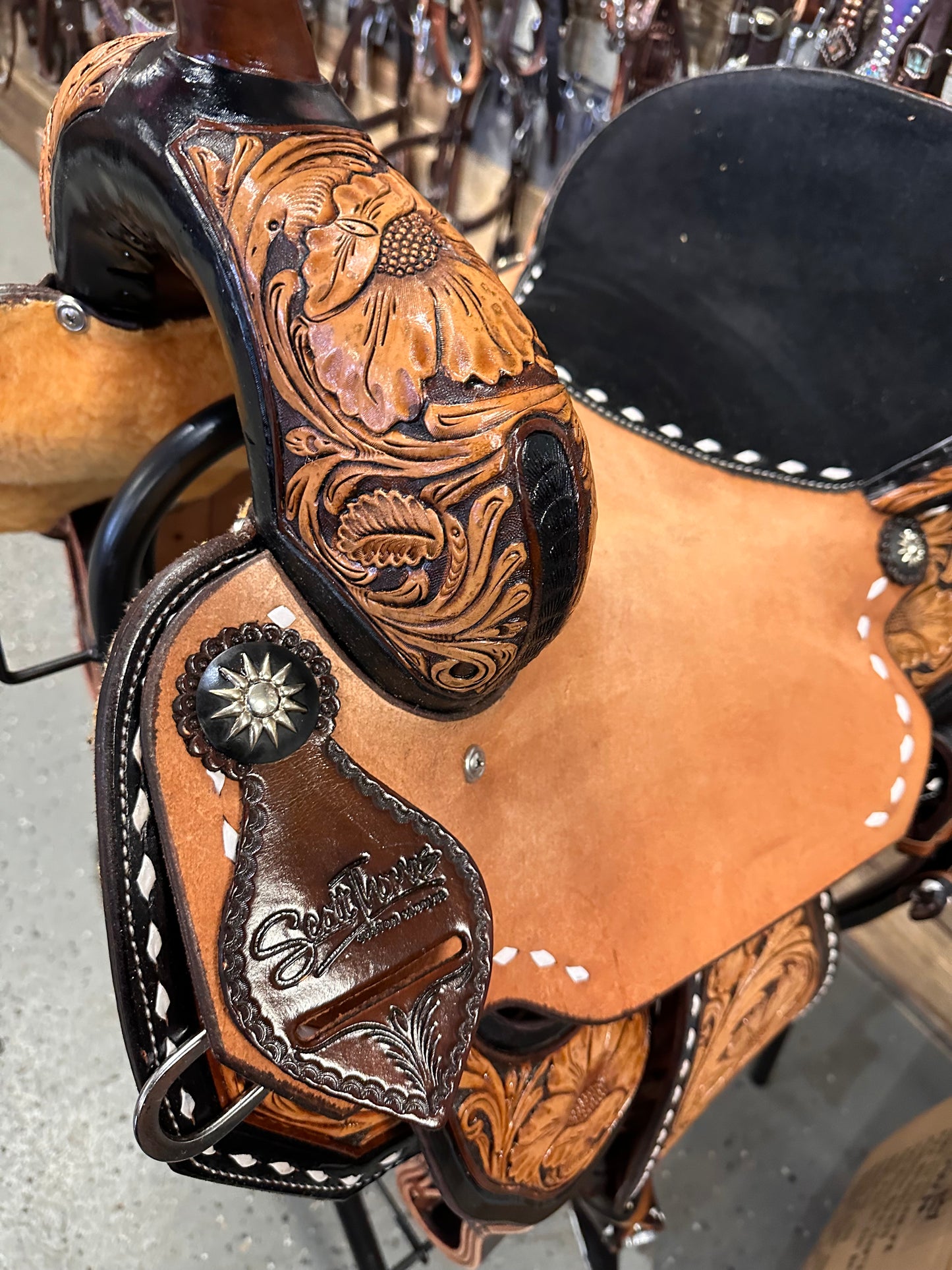 Scoot Thomas 14.5" Barrel Saddle